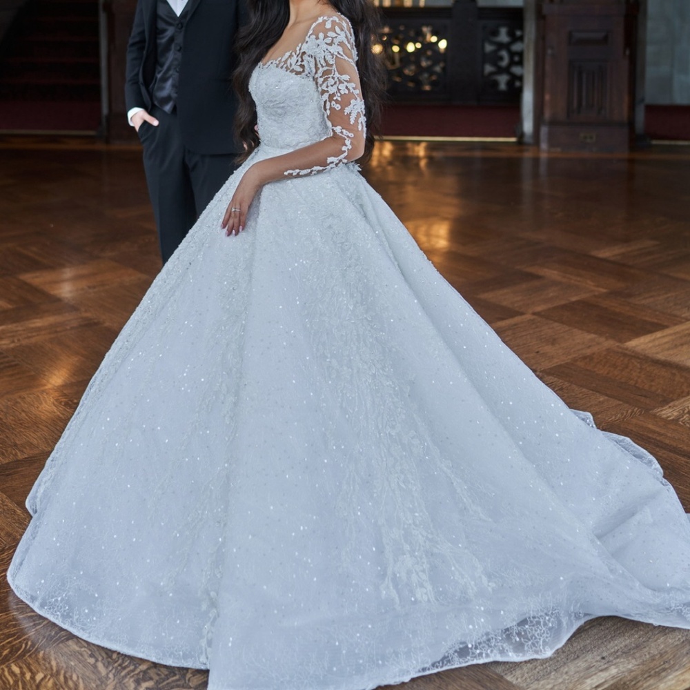 Custom Made Two piece Ballgown Kashi Couture Wedding Dress Worn once, great cond